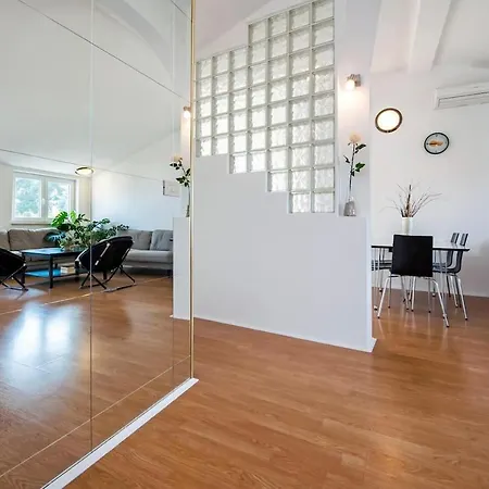 Apartament View *